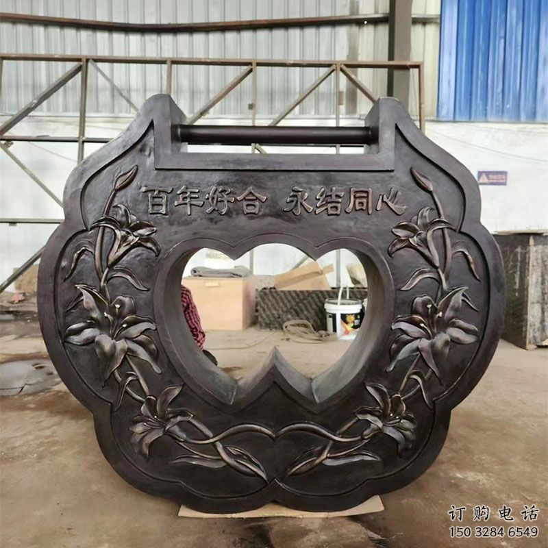 同心鎖雕塑供應(yīng)，花園小品，大型鎖子雕塑展品
