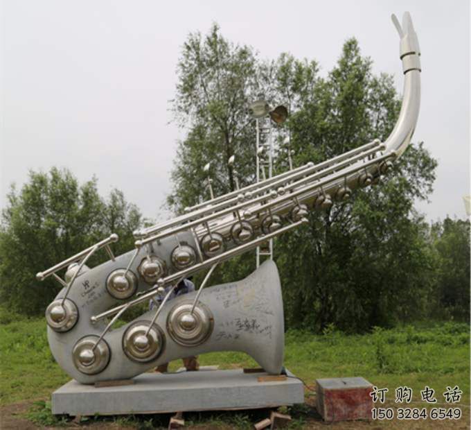 崇左街頭薩克斯雕塑