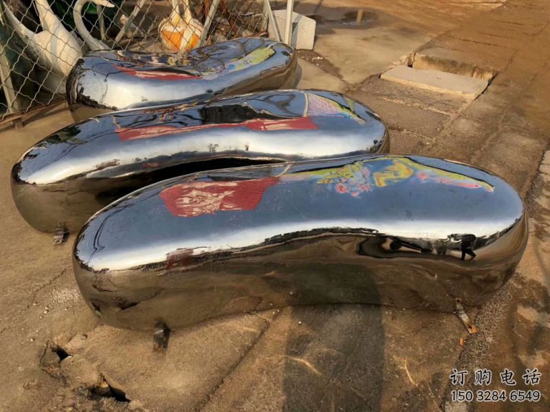 欽州坐凳雕塑，小區(qū)園林雕塑，不銹鋼鏡面效果
