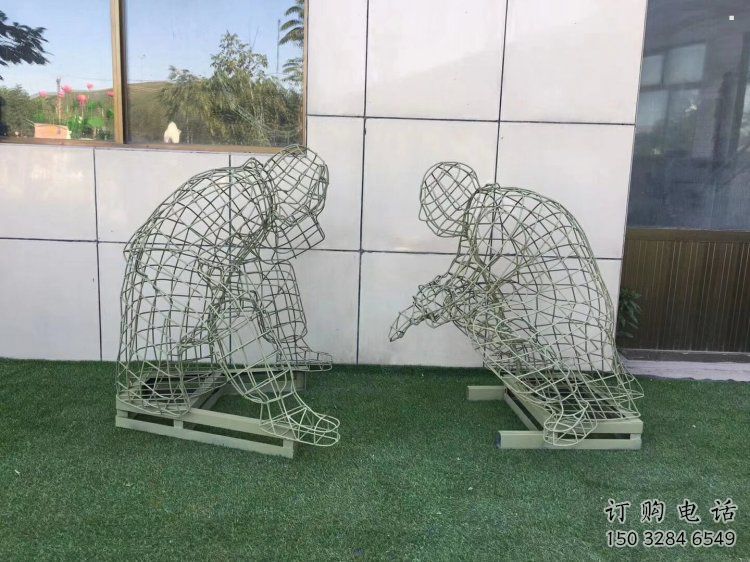 美蘭鏤空下棋雕塑供需，廣場(chǎng)雕塑，鐵藝民俗人物雕塑選用