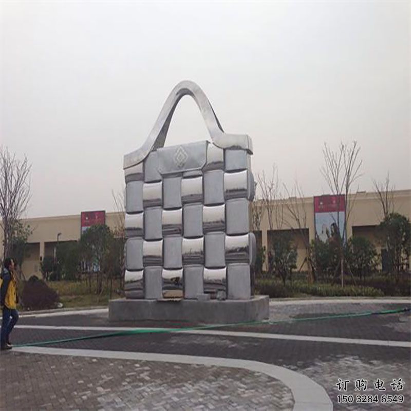 齊齊哈爾景觀背包雕塑優選，陸地擺件，園林不銹鋼背包雕塑供應