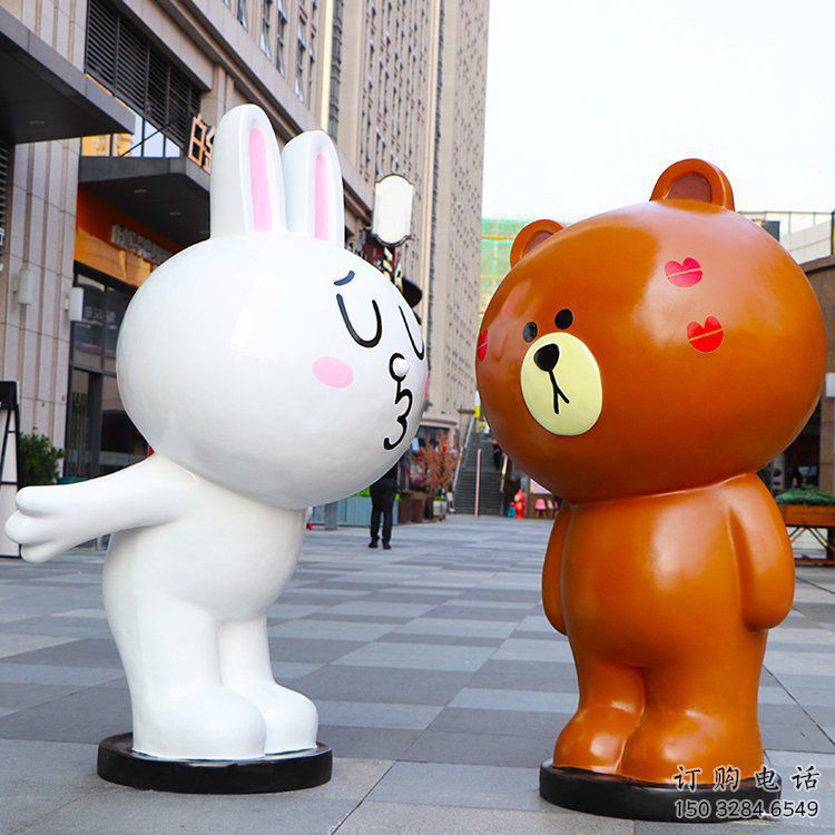 湟源步行街布朗熊雕塑，玻璃鋼動物雕塑，卡通方式