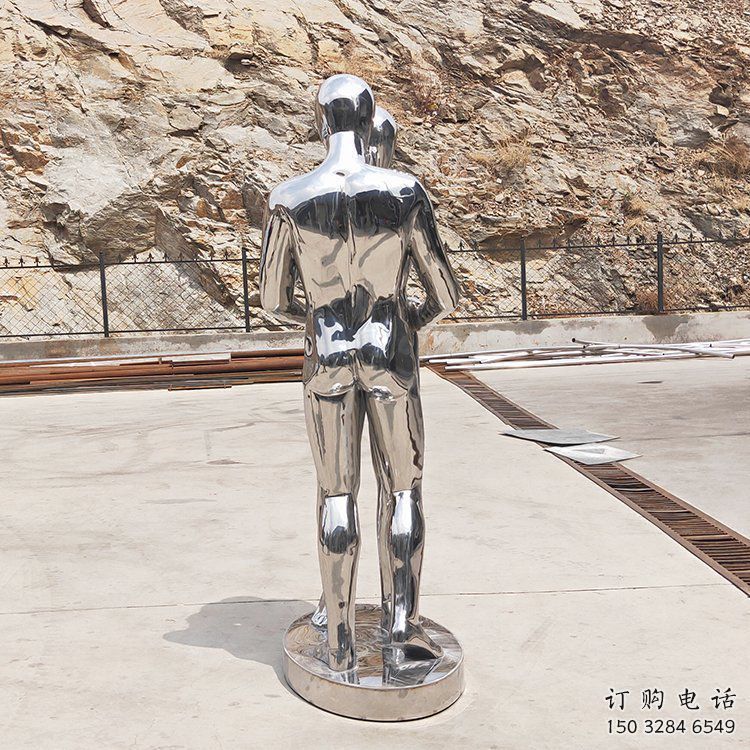 阿克蘇廣場情侶雕塑