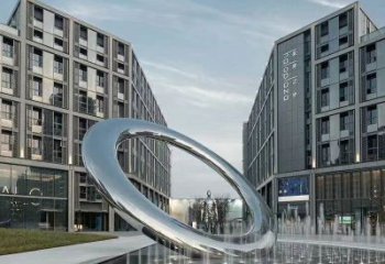 喀什水簾圓環(huán)雕塑，直噴式旱地水景噴泉雕塑